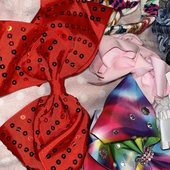 28 Hair Bows & Pins 💕🎀 - Picture 9 of 10